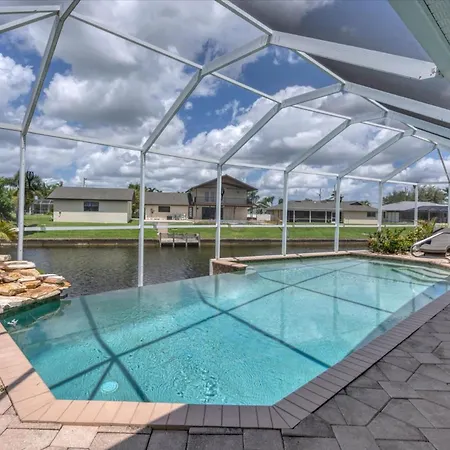 Relaxing Cape Coral Villa 1000: Pool On The Canal